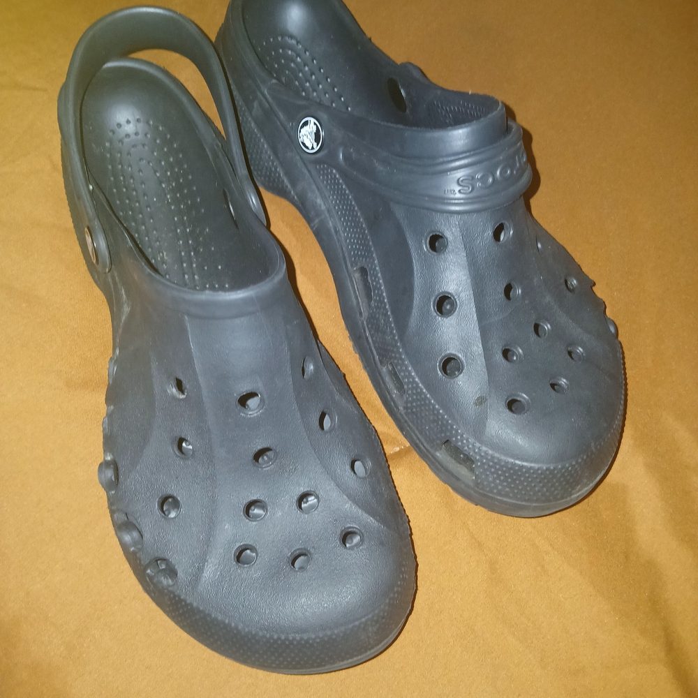 CROCS Black Classic Clogs